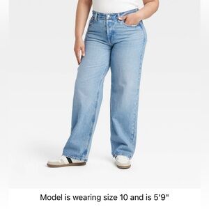 Perfect Condition ‘90s Baggy’ jeans, size 6. Bought for $36 and never wore!